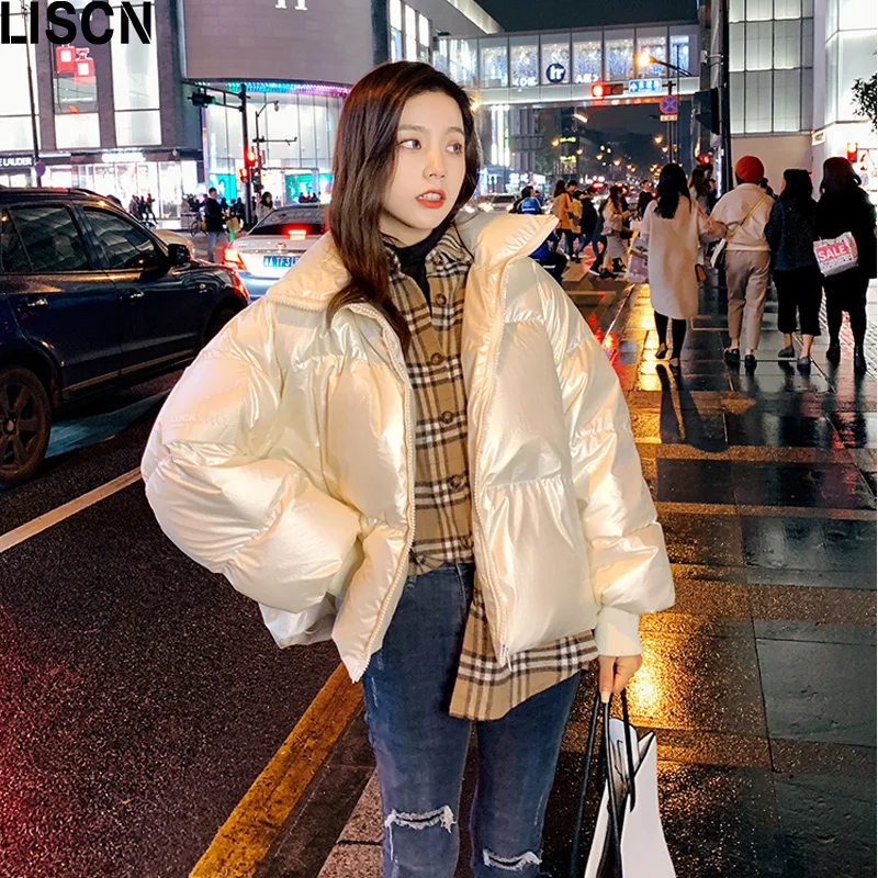 Женская куртка пуховик со светоотражающими вставками Зимняя коллекция 2020 года