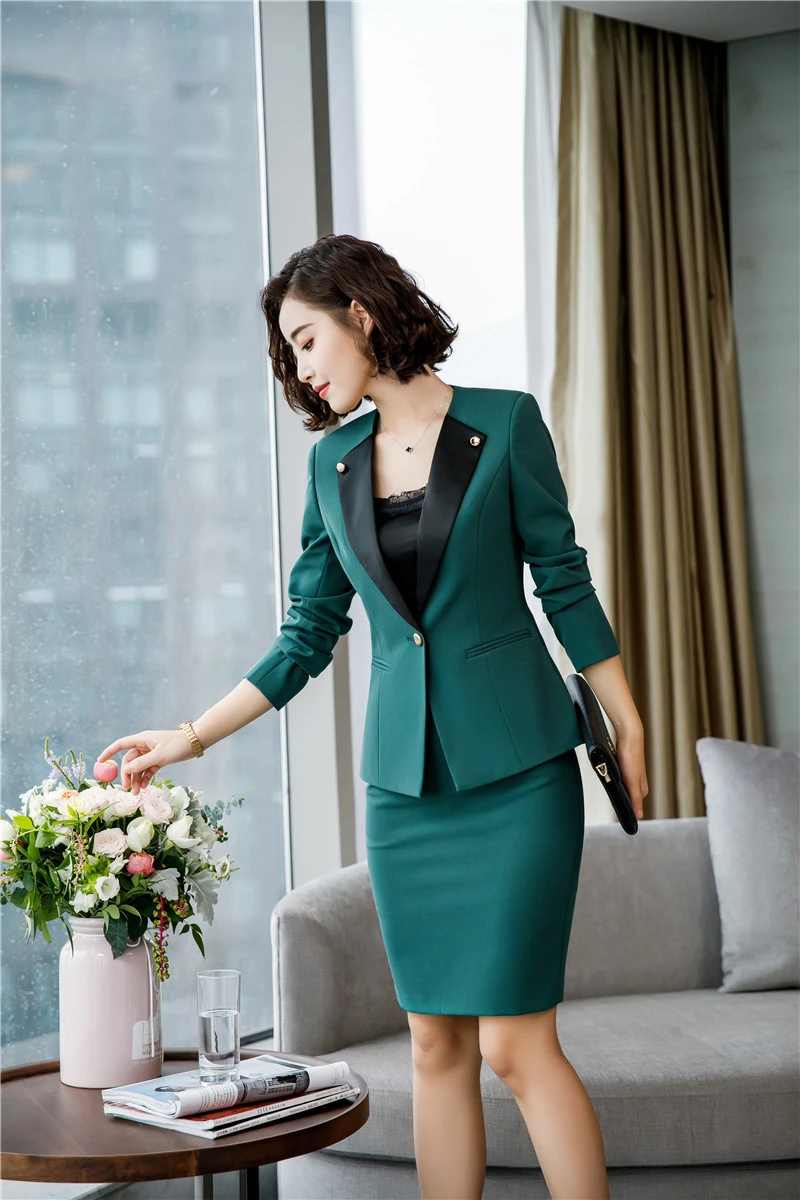 Новинка черно-зеленый официальный женский деловой костюм с блейзером и юбкой