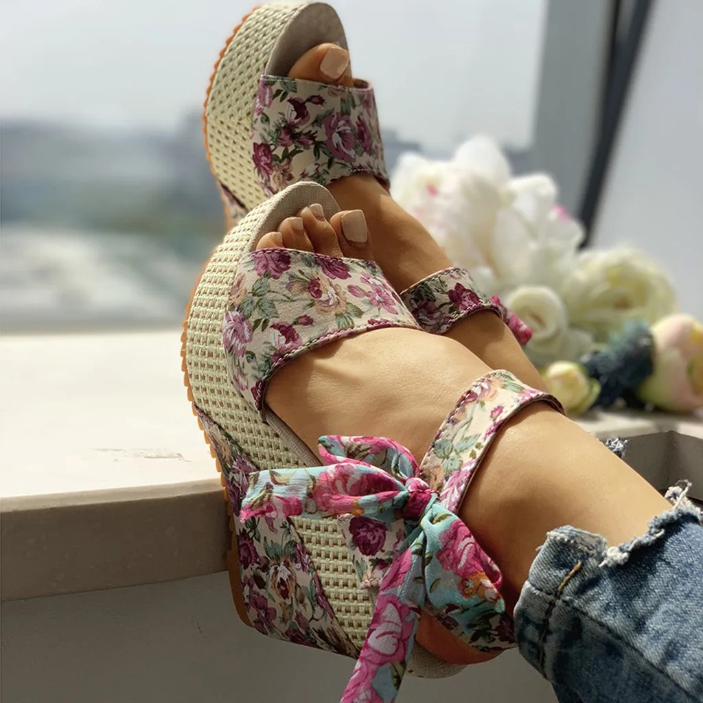 Сандалии женские с открытым носком цветочный принт на платформе шнуровке