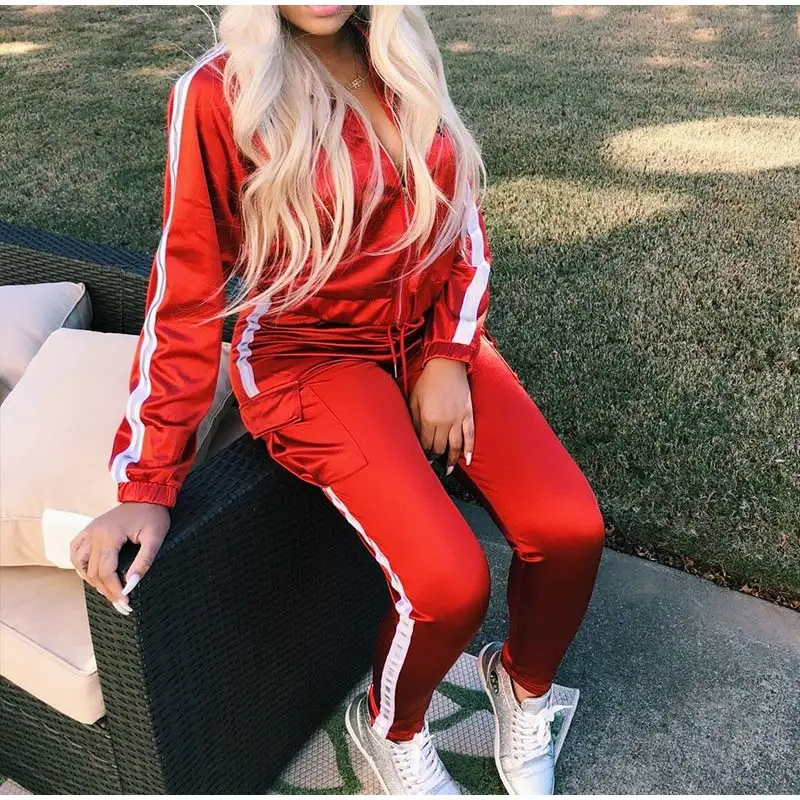 Комплект Спортивный женский из 2 предметов атласный укороченный пиджак на молнии