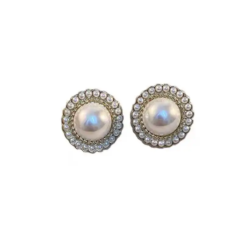 

Retro Court French Small Fragrant Pearl Earrings