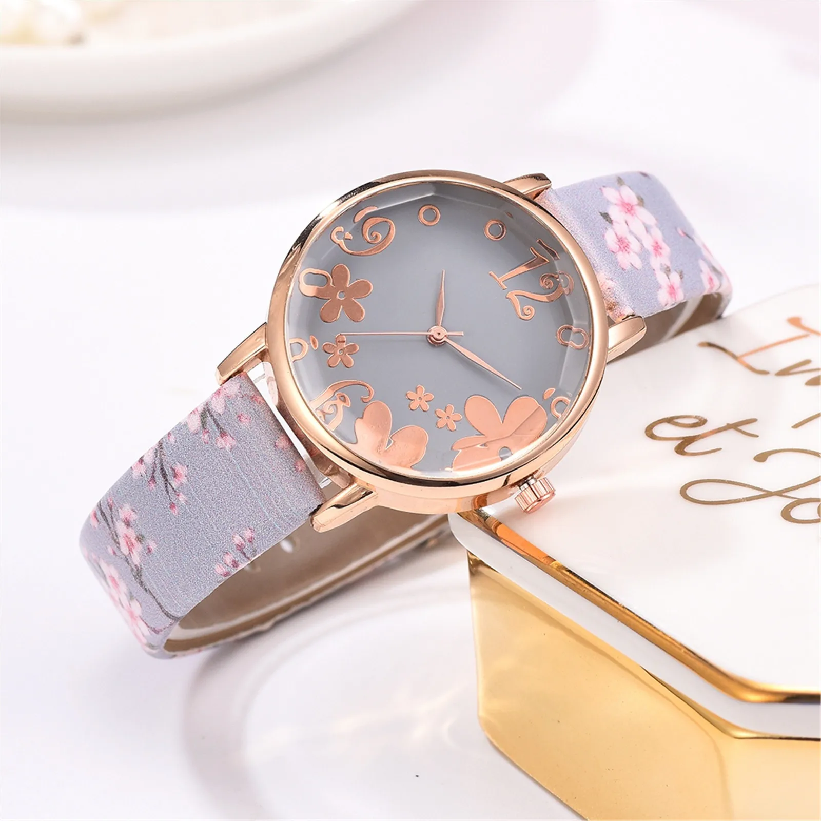 

Women fashion watches 2021 European And American New Fashion Trend Printing fine and exquisite Ladies Quartz Watch Gift
