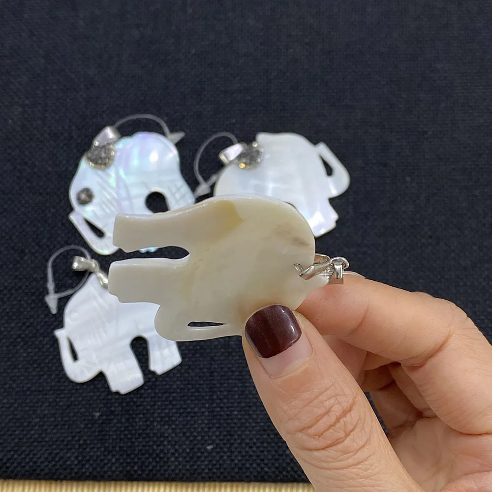 

Exquisite Natural Freshwater Shell Charm Elephant Shaped Pendant Suitable for DIY Jewelry Making Ladies Necklace Pendant 45x47mm