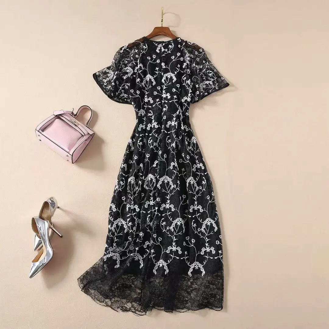 

2021 summer new Lim Yoon A star with black short-sleeved lace embroidered waist slim long dress