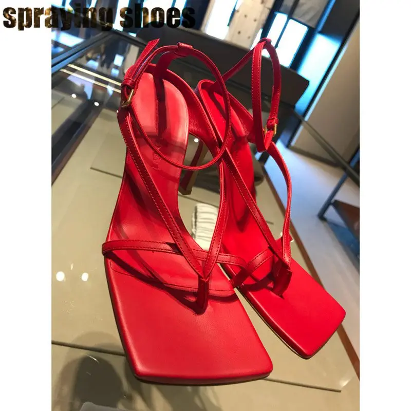 Шикарные босоножки с квадратным носком цвет красный черный кожаные шлепанцы