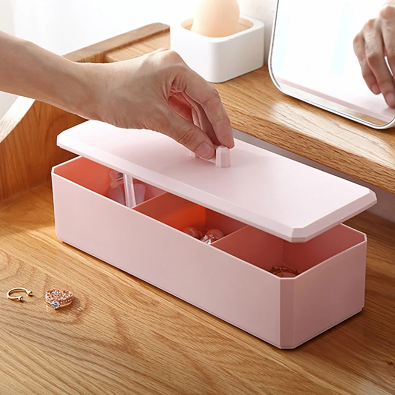Простая косметическая коробка для хранения ювелирных изделий с тремя ячейками