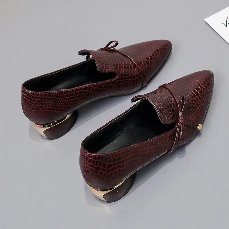 Туфли лодочки женские из лакированной кожи высокий каблук заостренный носок