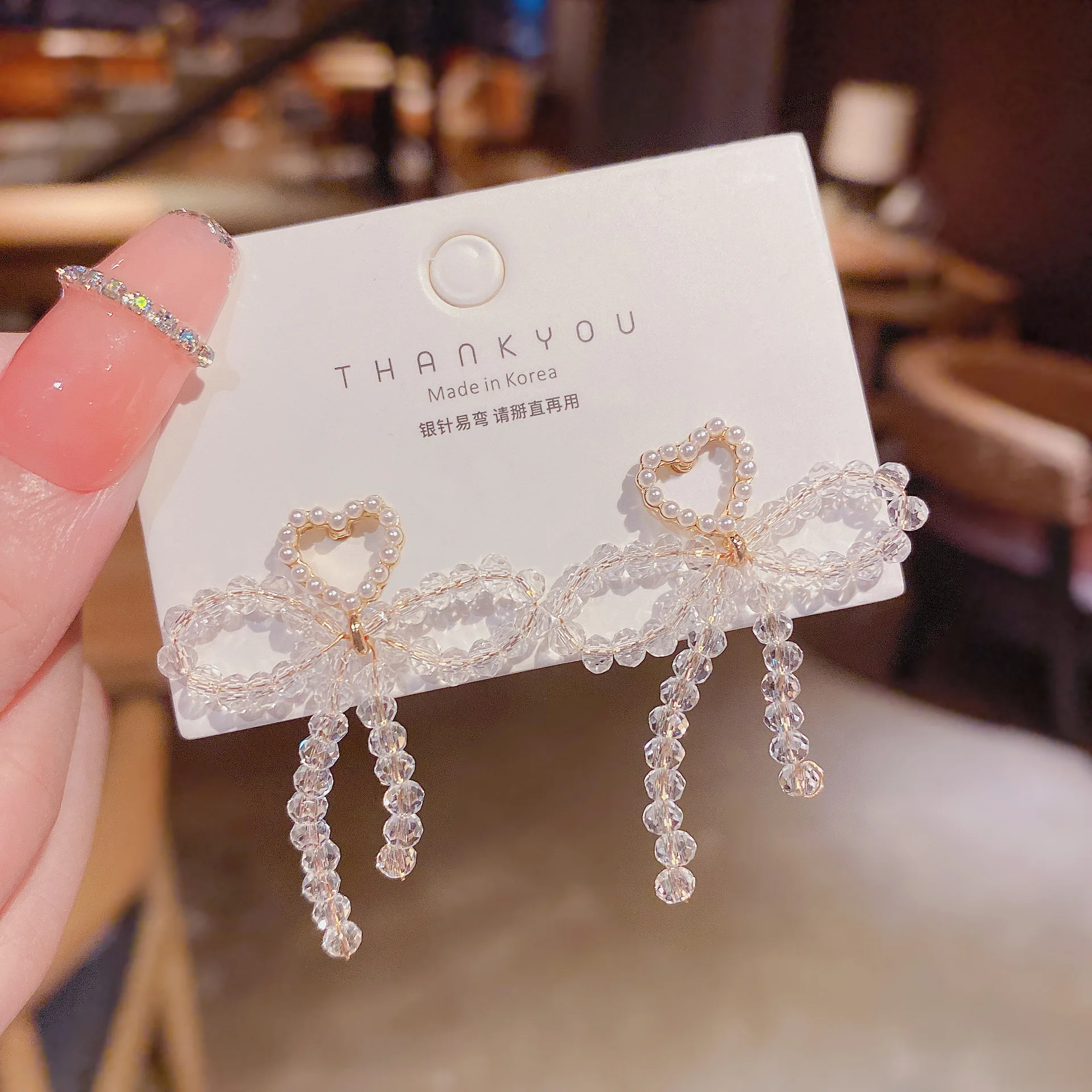 

Серебряные серьги-гвоздики с жемчугом и кристаллами