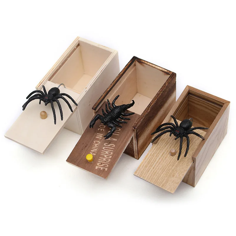 

New Funny Scare Box Wooden Prank Spider Hidden in Casc Great Quality PrankWooden Slnteresting Play Trick Joke Scarebox Toys Gift