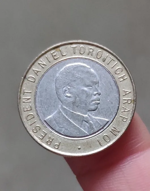 Кения 10 шиллингов 23 мм африканские монеты старая оригинальная необычная монета