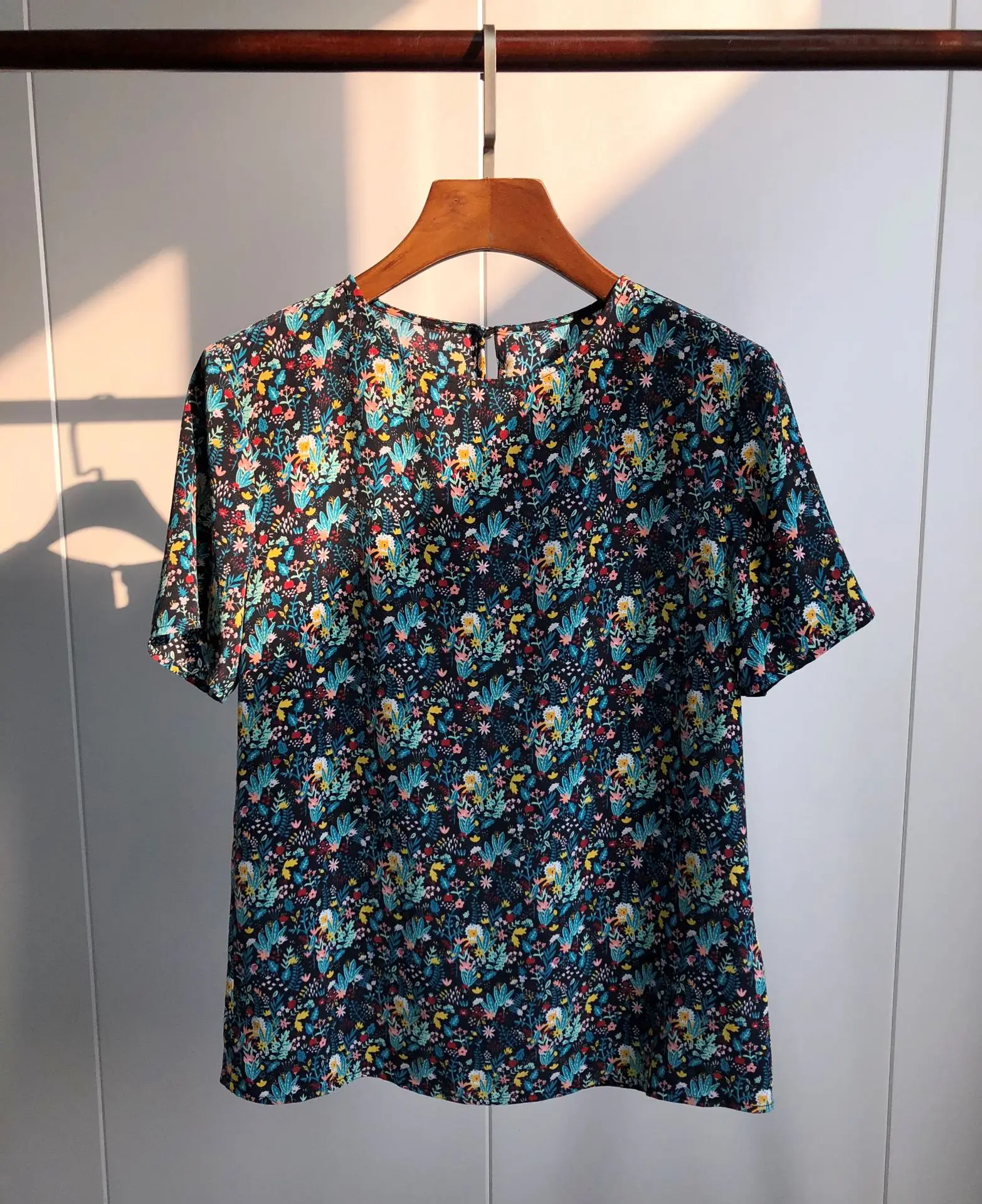 

Simple Silk Short Sleeve 2019 Early Spring 100% Silk Round Neck Short Sleeve T-shirt Women