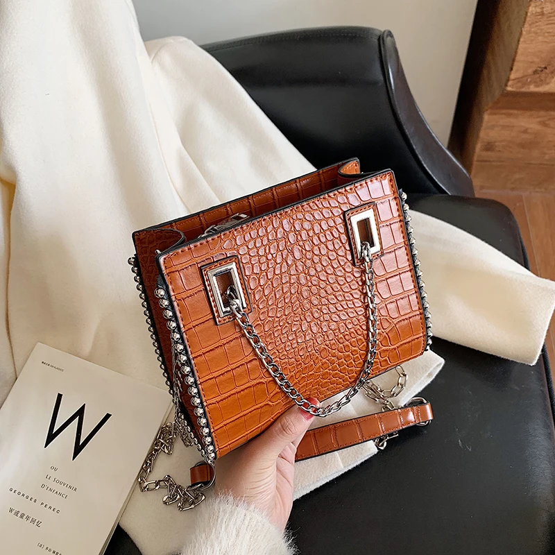 Стильная женская сумочка из искусственной кожи с узором под кожу аллигатора