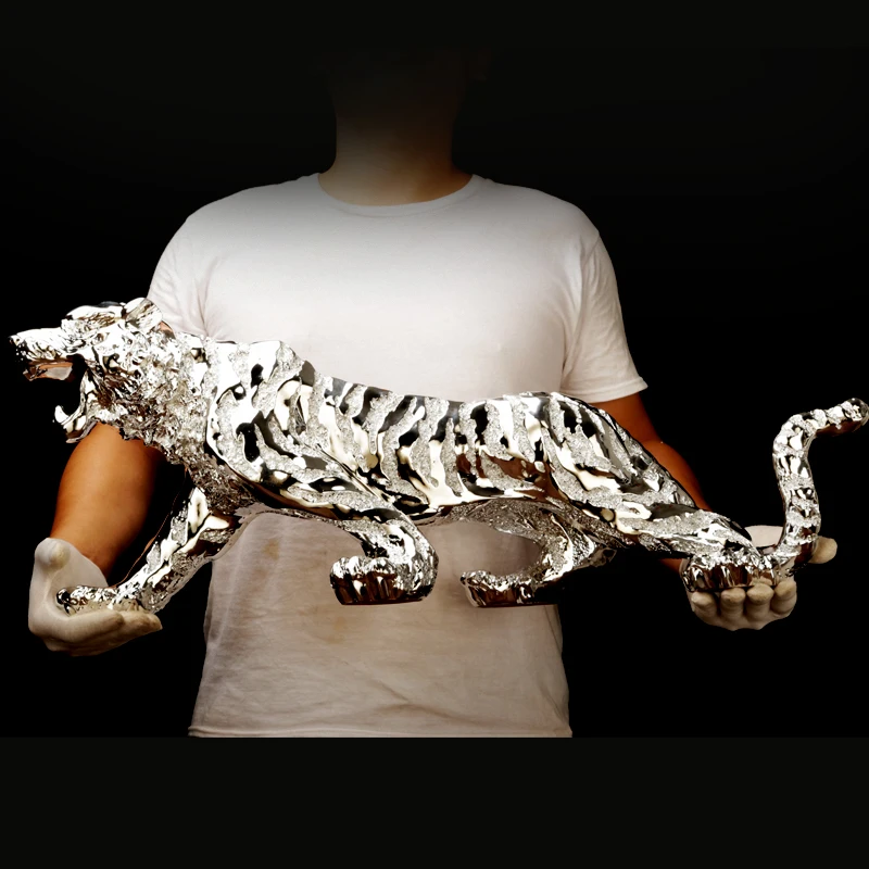 Современная абстрактная скульптура Золотой Пантеры Геометрическая статуя тигра