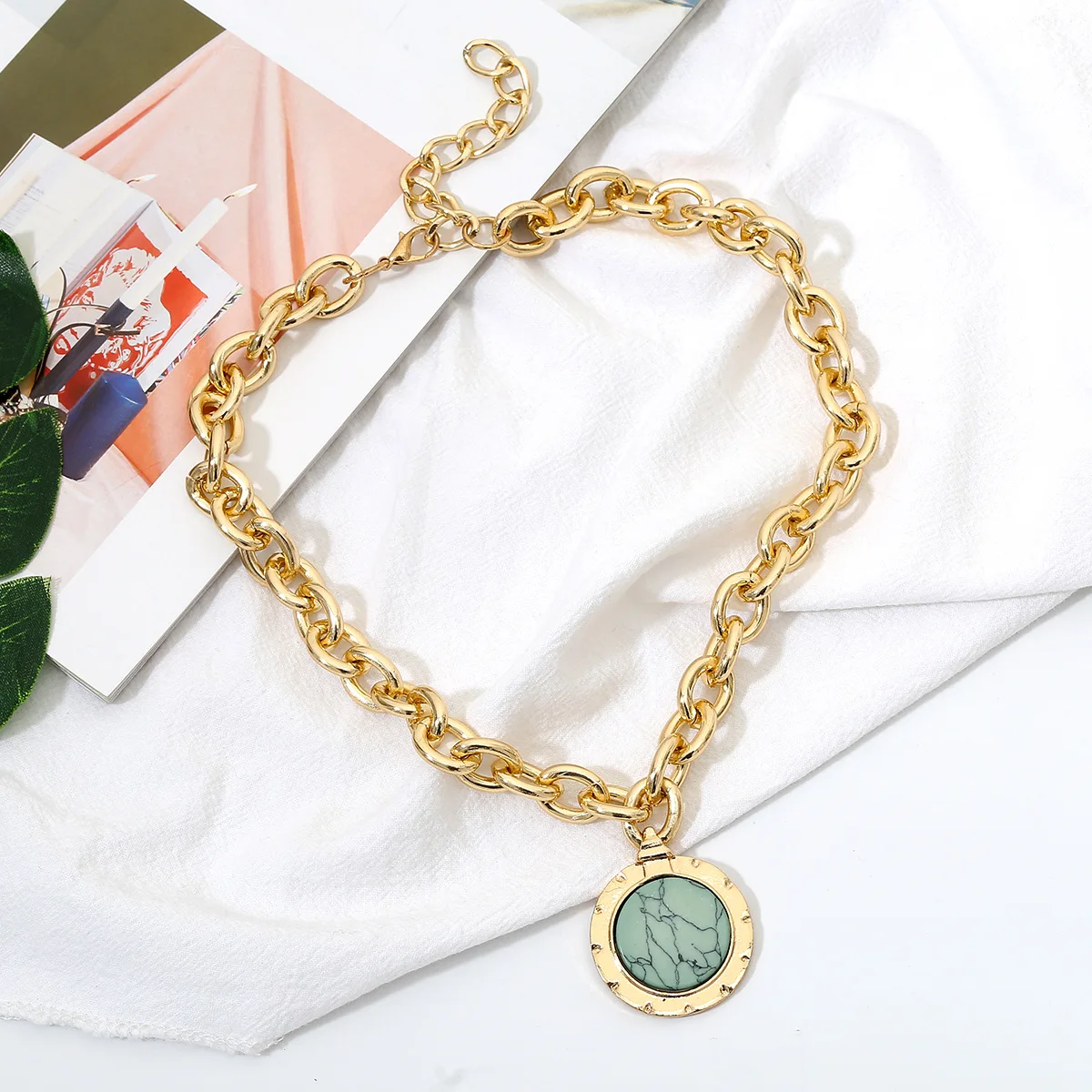 

Natural Green Stone Pendant Fashion Punk Vintage Necklace Jewelry Bohemia Style Gold Chains Women Choker Pendant Necklace