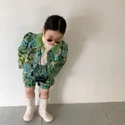 Костюм детский демисезонный из куртки и шортов с цветочной вышивкой