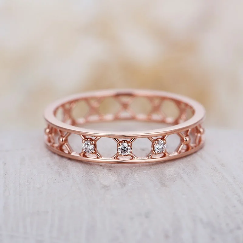 Модное кольцо из розового золота и крошечного циркония скромное женское