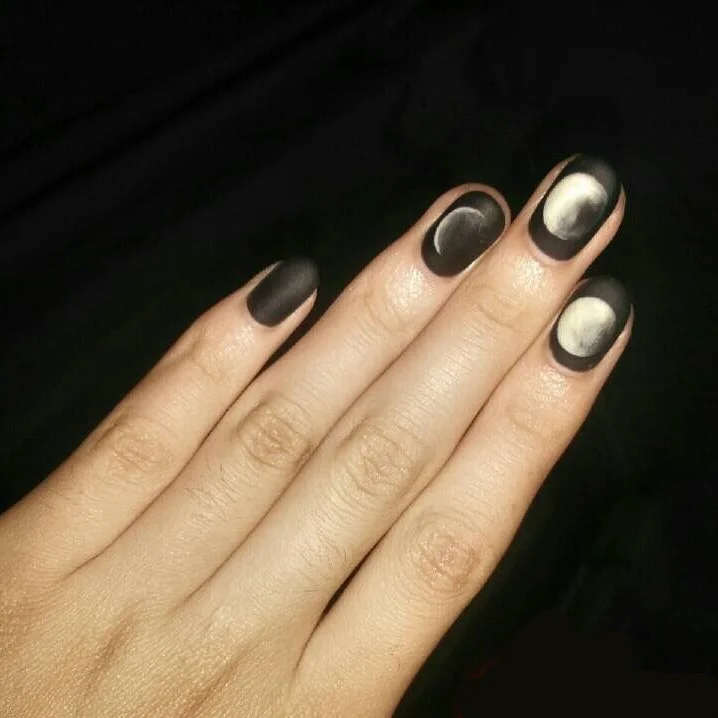 

24Pcs Short Fake Nails Black Moon Lunar Eclipse Square Artificial Nail Tips with Glue Sticker Faux Ongle for Office Home Party