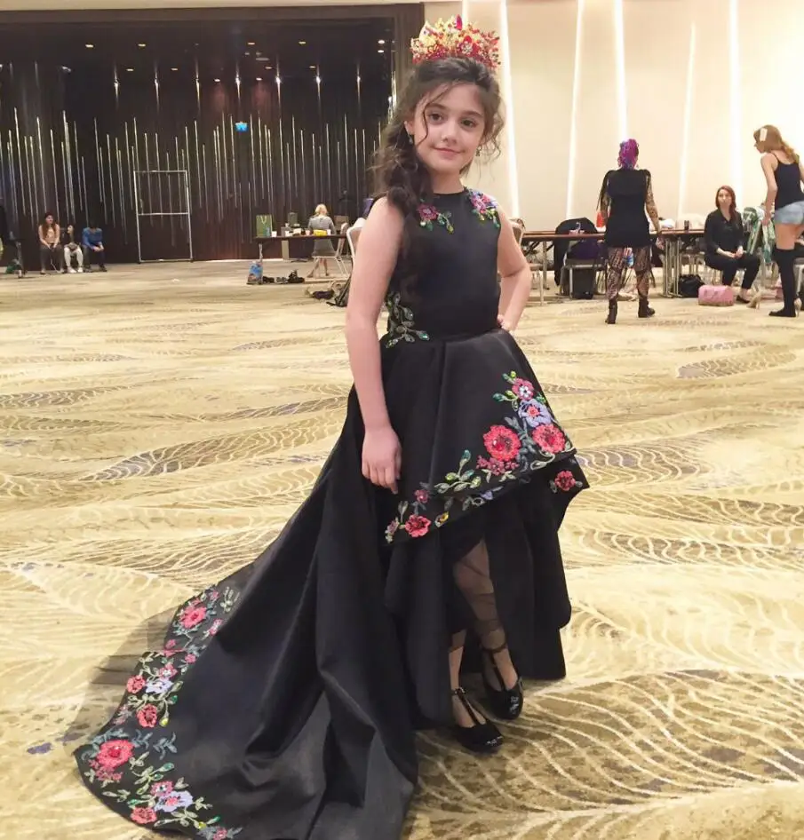 

Princess 2020 Black Satin High Low Flower Girl Dress Cute Little Kids Wedding dresses Lace Appliques pageant dresses for girls
