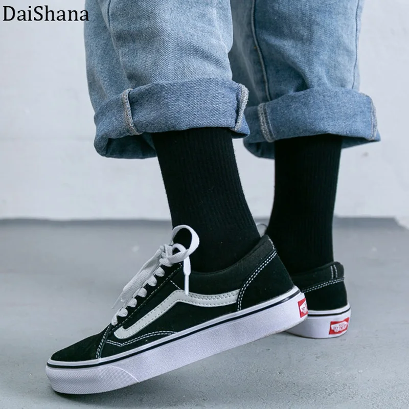 New Soild Colors Cotton Unisex Socks Personality Harajuku Black White Couples Skateboard Knitted Casual Sports Fashion Socks