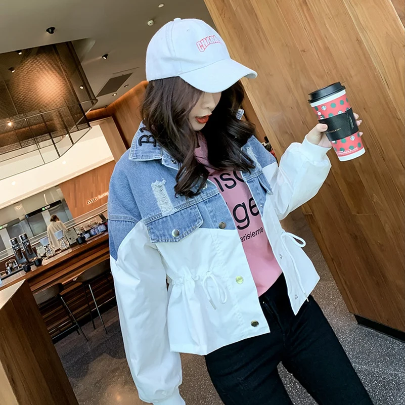 Женская джинсовая куртка на шнурке свободная с вышивкой и дырками новинка весны