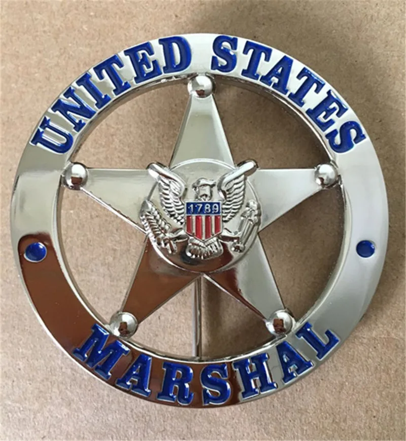 Золотистый/серебристый металлический значок известного представителя команды