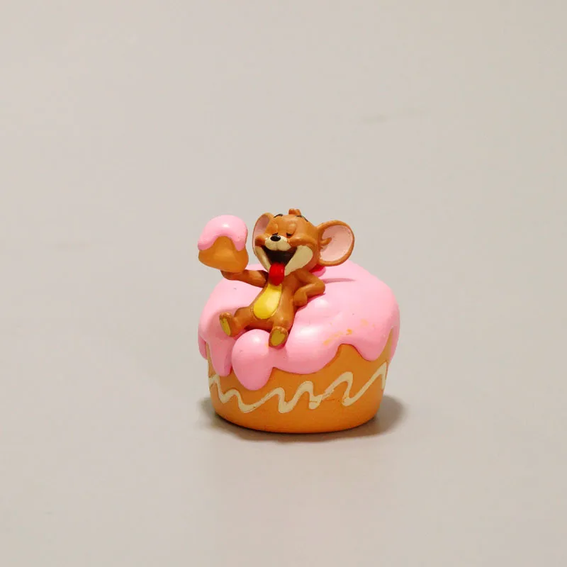 Фигурки героев мультфильмов сливочный пончик Кот и мышь Коллекционная модель