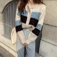 the new fashion of 2022 spring and autumn is small and pure and fresh spell the knitted cardigan woman of french short style swe