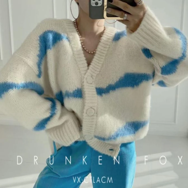 Кардиган женский свободный в полоску с V-образным вырезом Осень-зима 2021 |