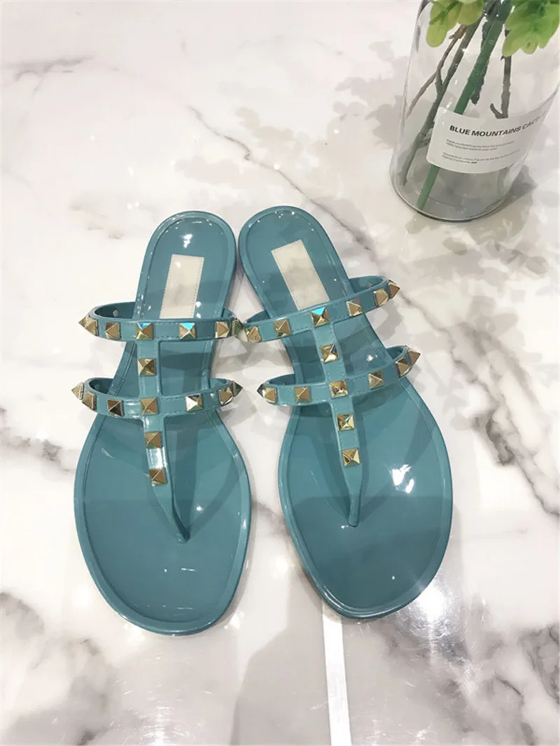

2020 Summer Slippers Brand Designer Round Toe Ladies Stylus Beach Sandals Slides Shoes Luxury Rivet Flat Shoes Women Jelly