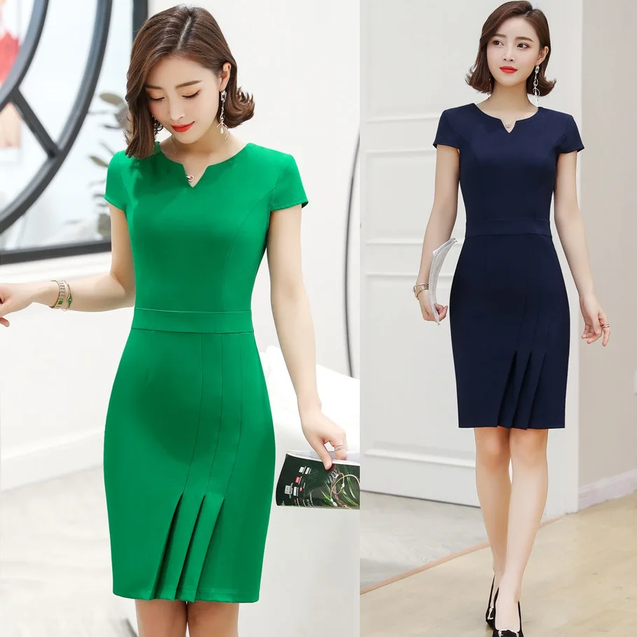 Женское офисное платье с коротким рукавом зеленое облегающее в офисном стиле