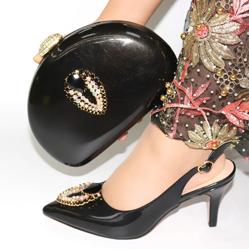 Высококачественный дизайнерский комплект из обуви и сумки черного цвета в