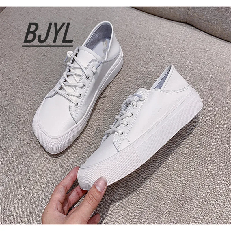 

Little white shoes female 2021 new wild street shooting students low-cut square toe ins net red sneakers