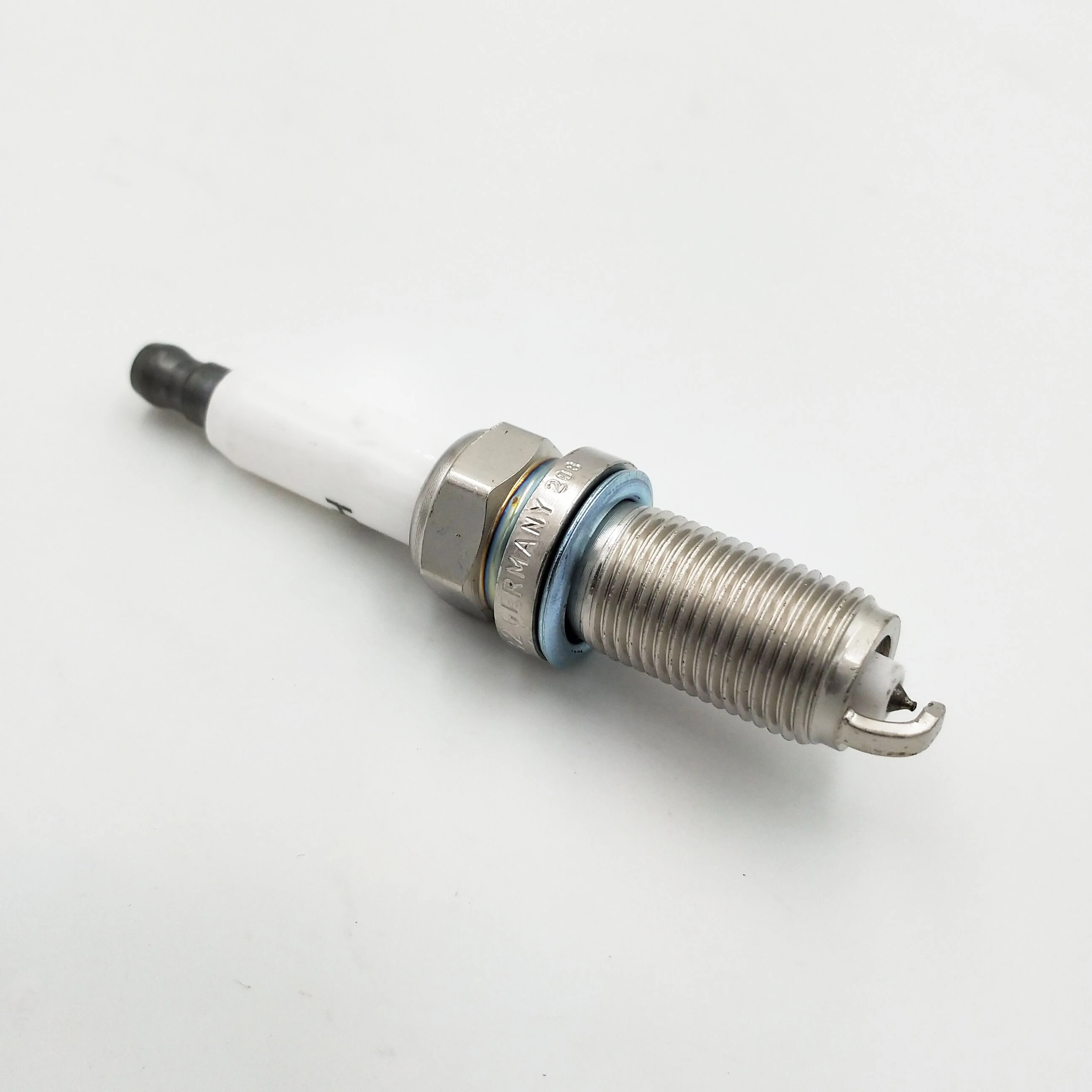 6 шт./лот FR7NPP332 12 2 158 253 Свеча зажигания для BMW E60 E83 E85 E90 12122158253|Свечи и запальные