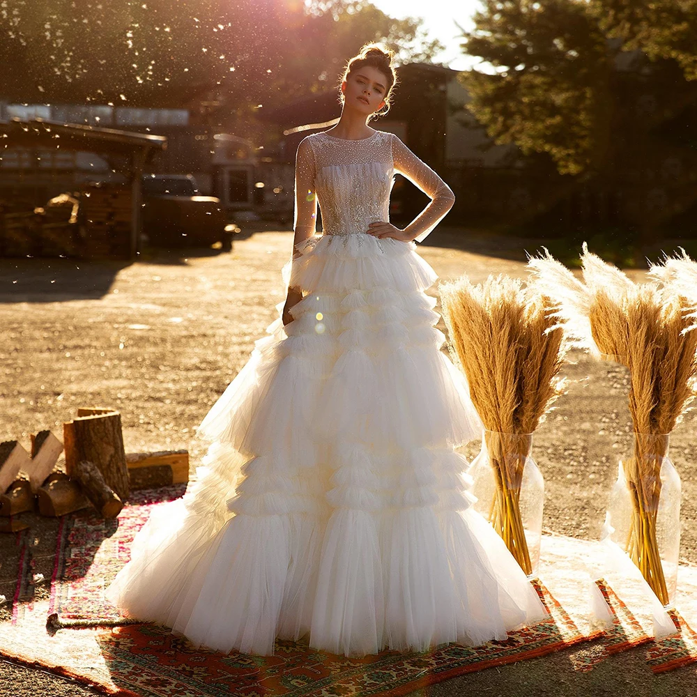 

Платье свадебное с глубоким круглым вырезом и длинными рукавами