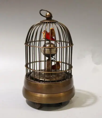 

Настольные механические часы из старой меди с коллекционными украшениями и резными птицами в клетке