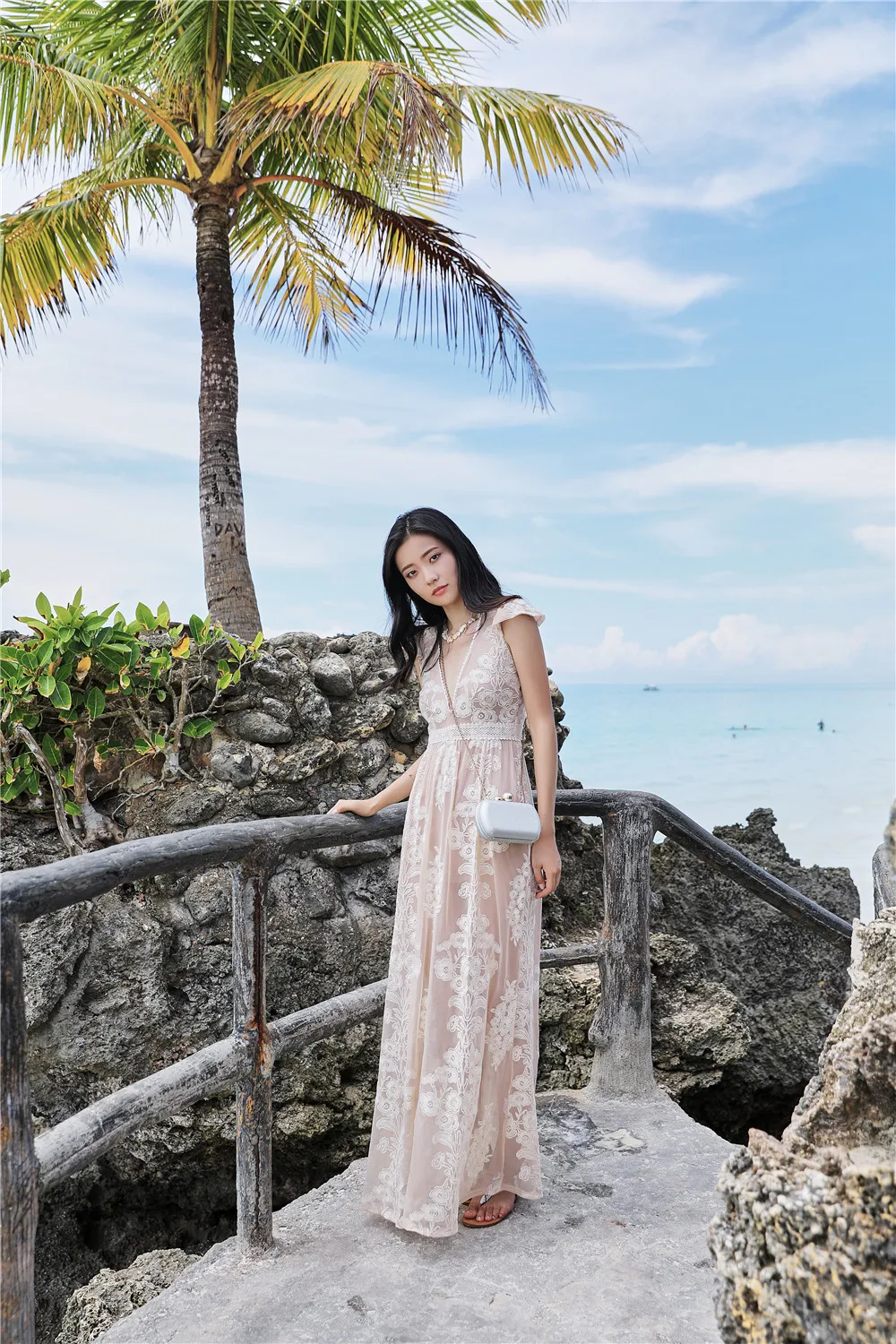 

Women Dresses Luxury V-neck Sleeveless Dress Slim Beach Female Lace Mesh Ladies Elegant Dresses Seaside Vacation Ankle-Length