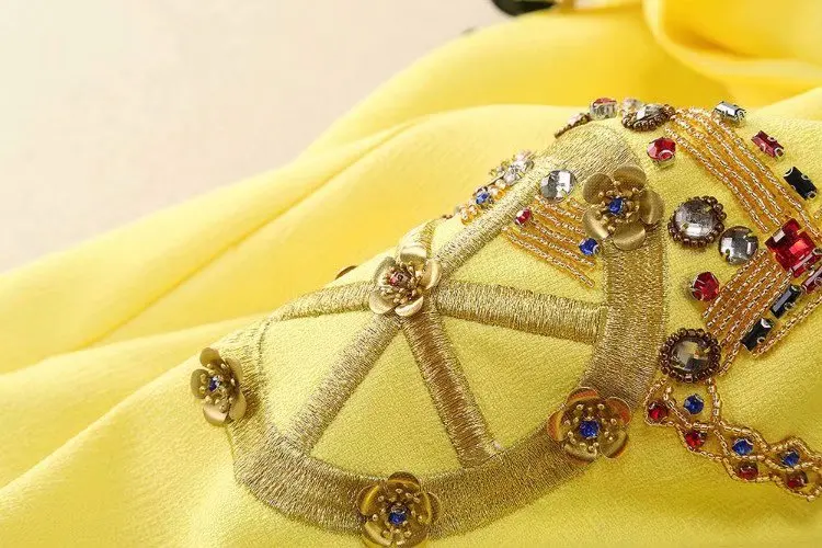 Женское платье без рукавов Truevoker желтое дизайнерское на пуговицах с золотистыми