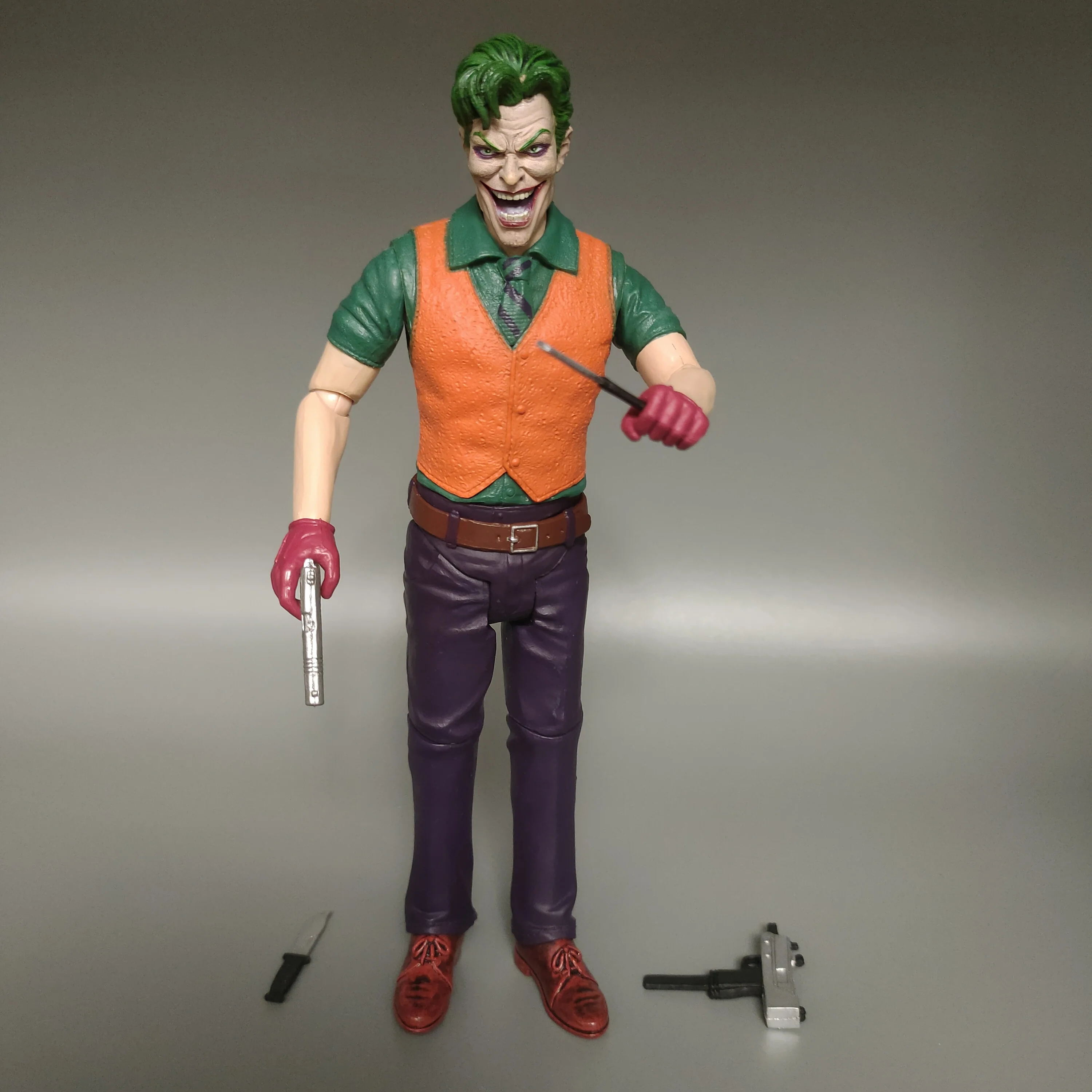 Экшн-фигурка DCC The Joker Prince of Criminal оранжевая жилетка | Игрушки и хобби