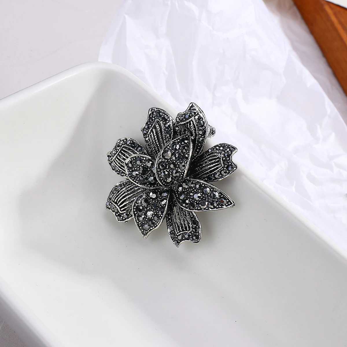 

Amorcome Vintage Gun Black Rhinestone Brooches for Women Large Bowknot Flower Leaf Star Brooch Pin Fashion Dress Coat Jewelry