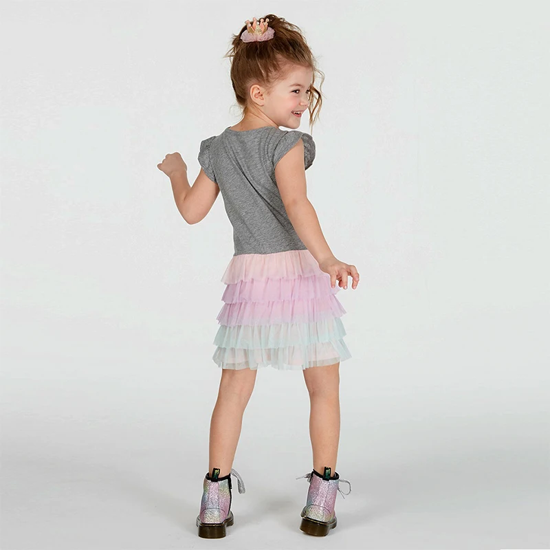 Детское платье с ярким графическим принтом и оборками в несколько рядов | Детская