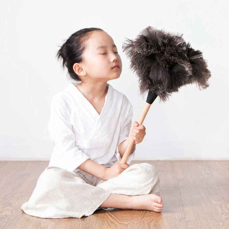 

Anti-Static Ostrich Feather Fur Brush Duster with Wooden Handle for Car Computer or Antique Cleaning Tool