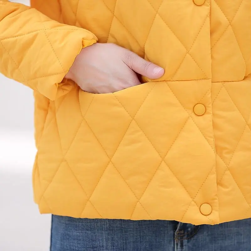 Женская короткая куртка-пуховик черная или белая приталенная теплая из хлопка