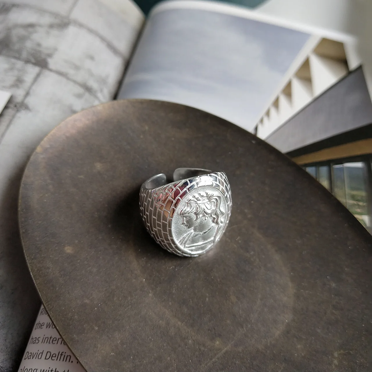 

925 Sterling Silver Ring Wide Wall Surface Retro Queen Portrait Ring for Women Exaggerated Heavy Silver Ring