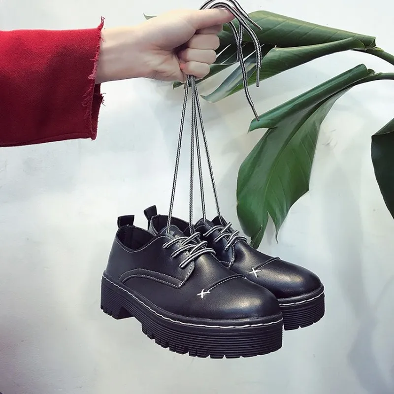 

2020 New Woman Spring loafers ladys Lace up Patent leather decoration Single shoes style women's small leather shoes Z15-49