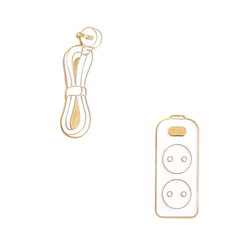 

Creative Plug-in Board n Wire Enamel Pins Couple Brooches for Women Men Boy Girl Backpack Hat Lapel Badge Fashion Jewelry Gifts