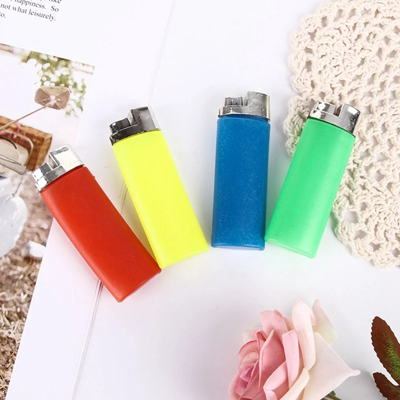 

1PCS Random Color Funny Party Trick Gag Gift Water Squirting Lighter Fake Lighter Joke Prank Trick Toys