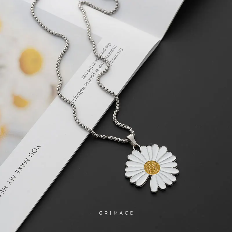 

GD same net Red Daisy pendant lightning titanium steel necklace men's Chrysanthemum hip hop chain accessories women's fashion