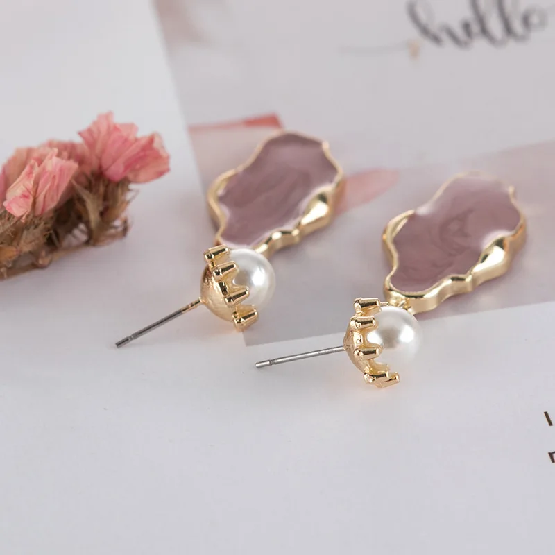 На новые модные тенденции металла серьги гвоздики в виде геометрических фигур