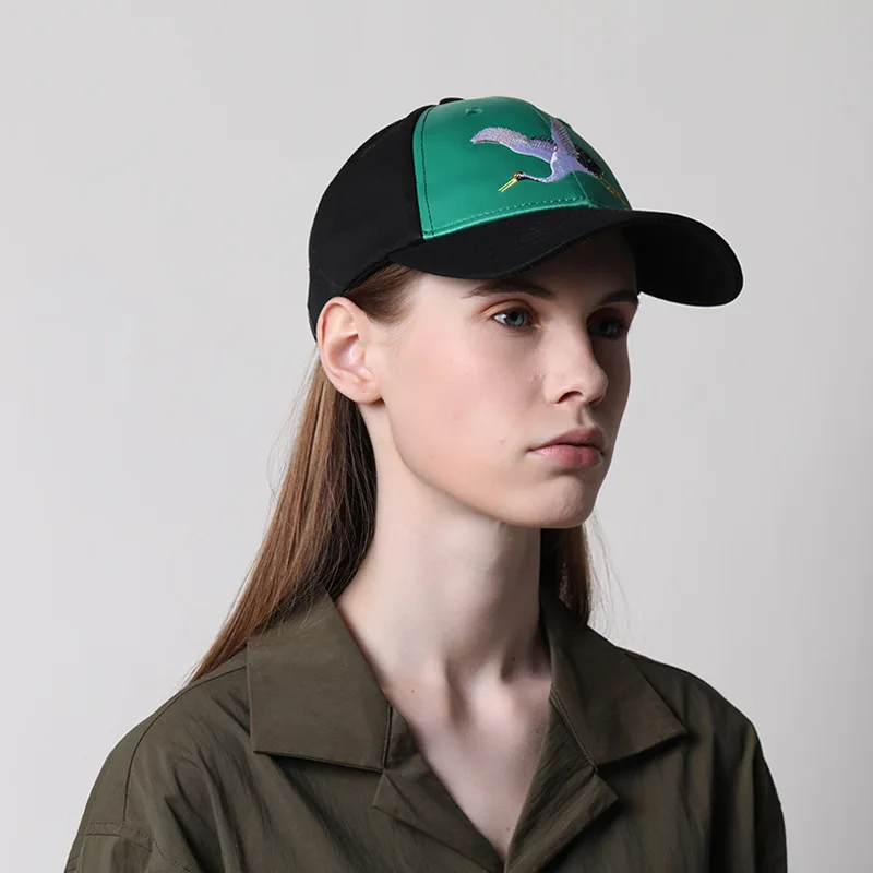 

Бейсболка унисекс, демисезонная, с вышивкой журавль и изгибом козырька