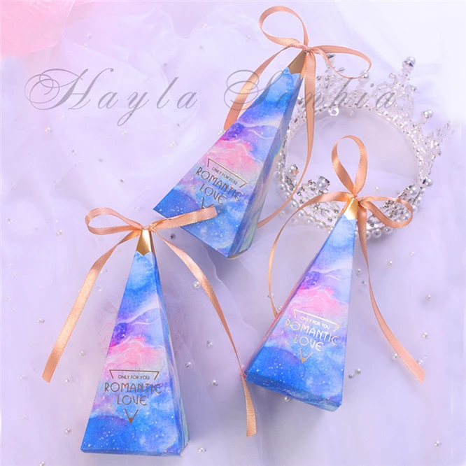 

100pcs Creative Triangle Paper Candy Gift Box Gifts Bags Wedding Candy box Girls Birthday Treat Party Favors Decoration gift bag